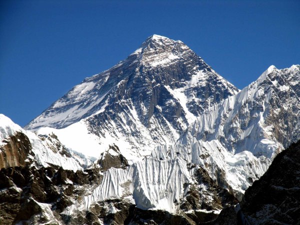 Наивысшая точка планеты – гора Эверест (Джомолунгма, Сагарматха)