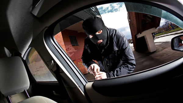 Нападению угонщиков может подвергнуться каждый владелец авто. Поэтому очень важно надежно защитить себя от преступников